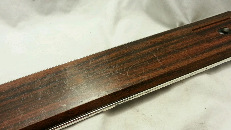 Buick Electra Park Avenue Estate 1977-1978 asiento trasero tirar correa moldura Foto 2 de 4