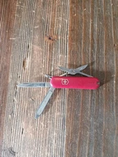 Victorinox 0.6223-033-X3 - Classic Red Swiss Army Multi Pocket Knife