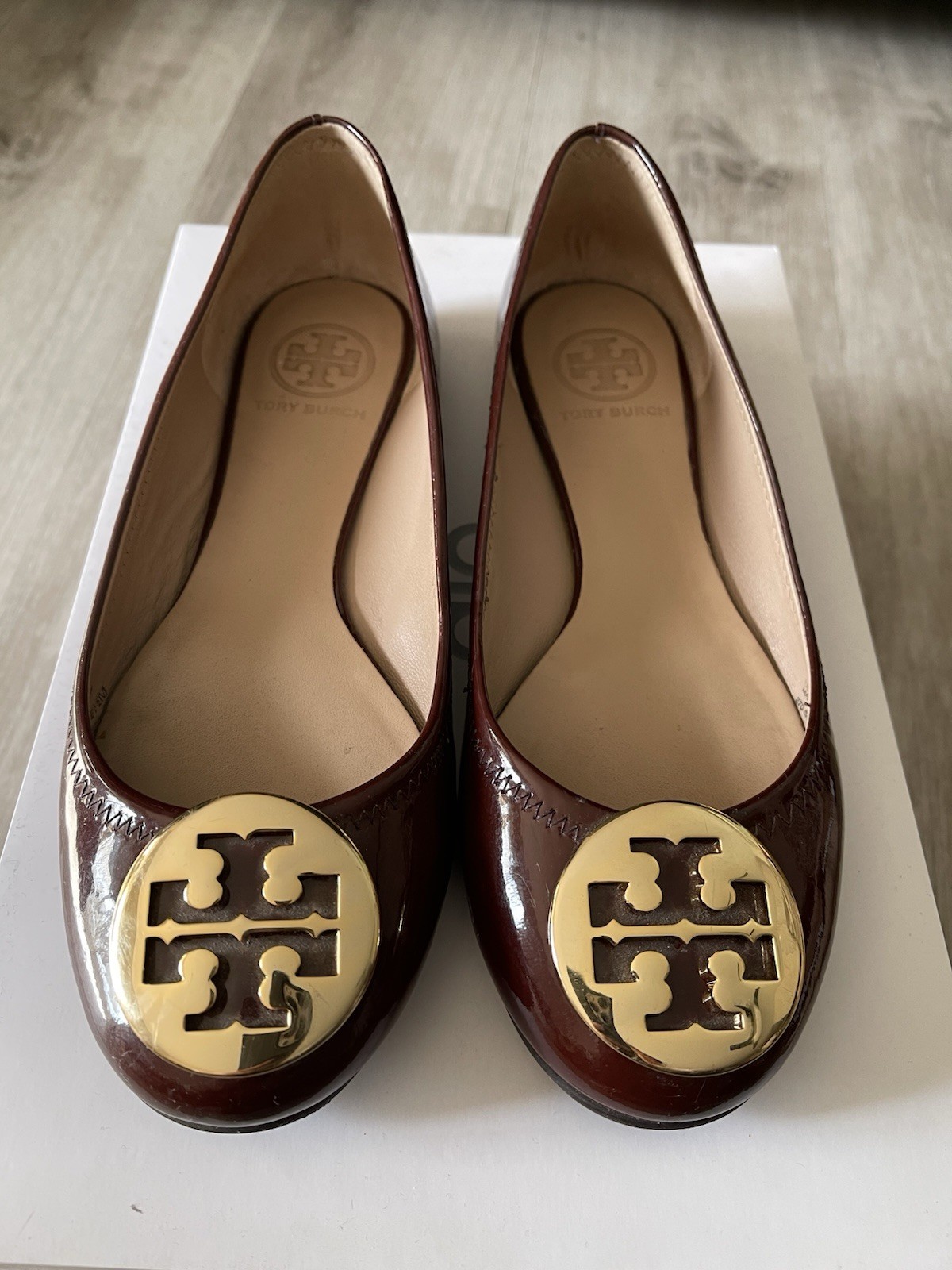 Tory Burch Burgundy Patent Leather Ballet Flats Logo Cap Toe Women's Shoes