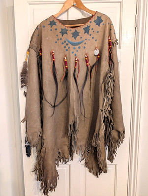 Indianer Fell Hemd Poncho Kleid bemalt Fransen Perlen Erkennungsmarke