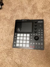 Akai Professional MPC ONE Centro di produzione musicale autonomo