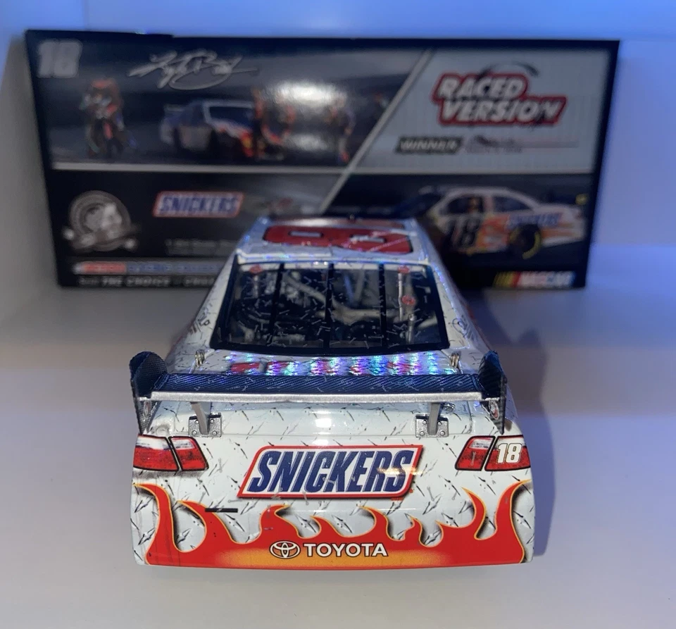 Toyota COT Atlanta Win 1/24 NASCAR diecast Kyle Busch 2008 Snickers/M&Ms Foto 4 de 4