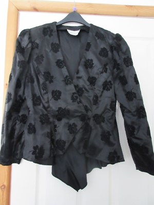 Stunning black fitted top Expressions size 14