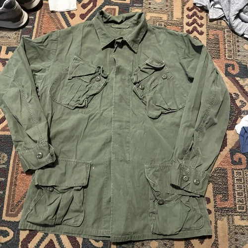 Vintage Army Poplin 107 Coat Large Slanted  Military Combat Coat 60s Vietnam