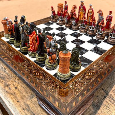 Camelot Schachspiel König Artus handbemalt Mittelalter Ritter Palisander Bret...
