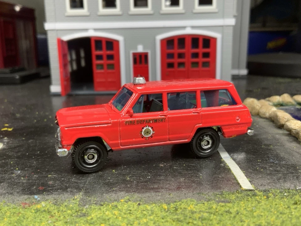 Matchbox 2024 1964 Customized Fire Chief Jeep Wagoneer 38/100 - Image 2 of 4