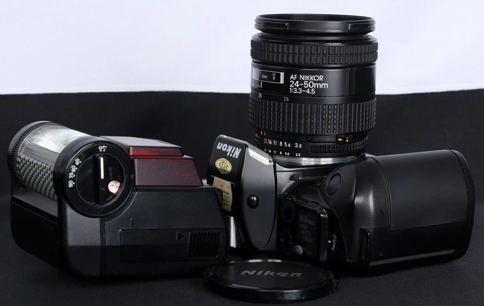 Nikon F-401QD 35mm Film SLR c/w AF NIKKOR 24-50mm f/3.3-4.5 Zoom Lens & SB20 Kit - Image 2 of 4