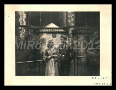 Foto, FFS A/B 24 Olmütz, 1. Urlaub in Paderborn, Sdt. mit Braut, 1942, 5026-997