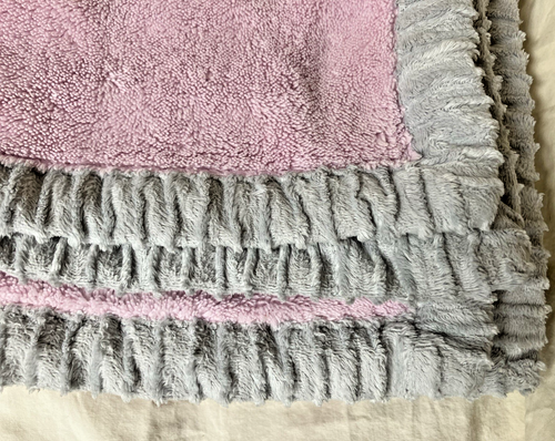 Chick Pea Pink Fleece Baby Blanket with Gray Ribbed Trim Edge Very Soft 30 x 36 - Picture 3 of 4