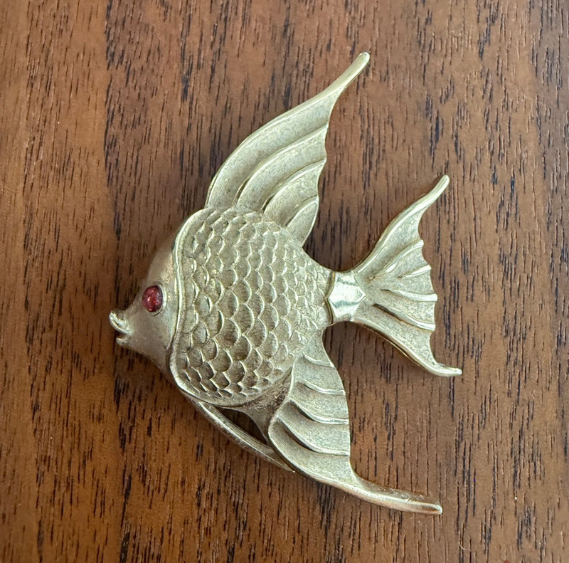 Vintage Crown Trifari Angel Fish Brooch Gold Plated Red Cabochon Rhinestone Eye