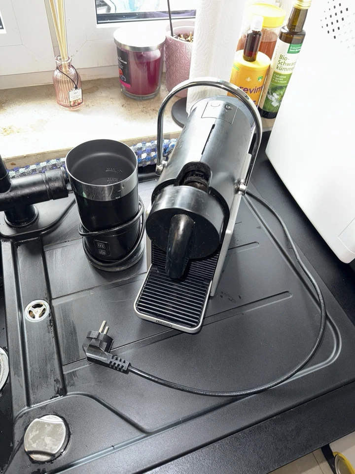 DeLonghi EN127.S Pixie Re-Design silber Nespresso Kaffeemaschine 19 Bar