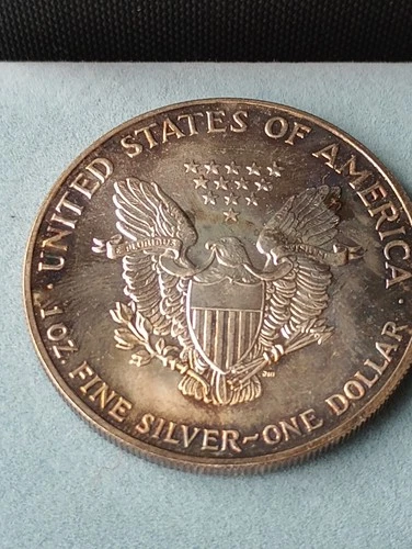 Outstanding 1990 American Silver Eagle Dollar 1 oz fine silver toned,  A