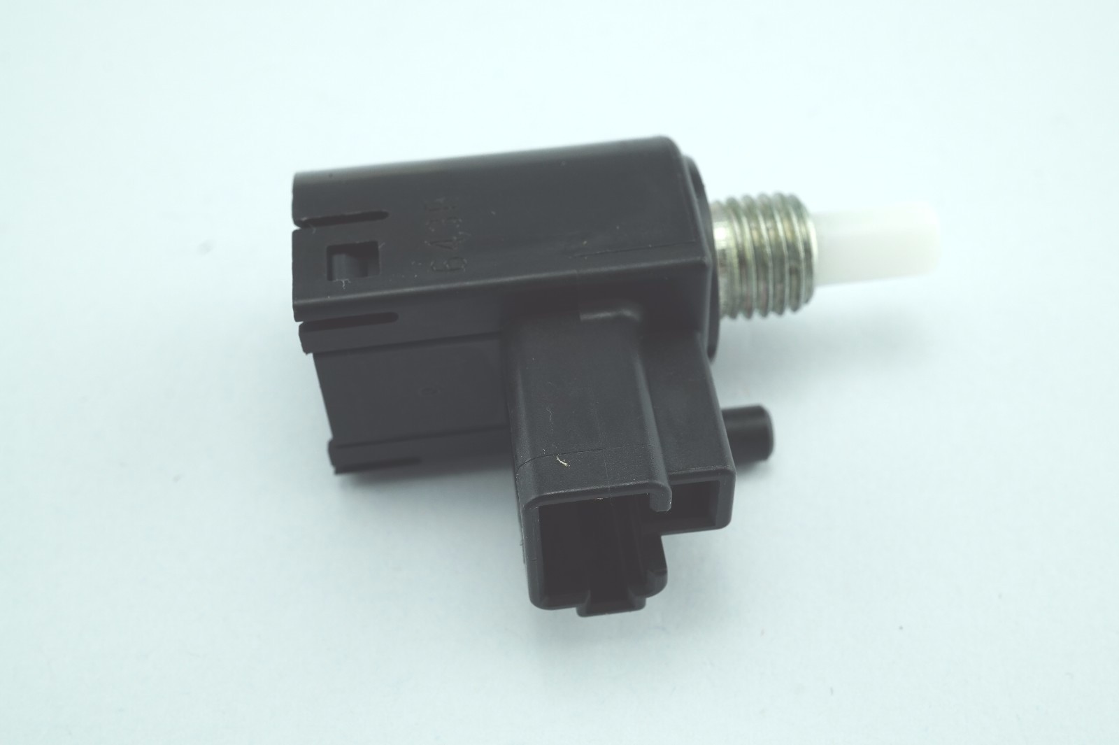 GENUINE TOYOTA 8452024010 CRUISE CONTROL CLUTCH PEDAL SWITCH eBay