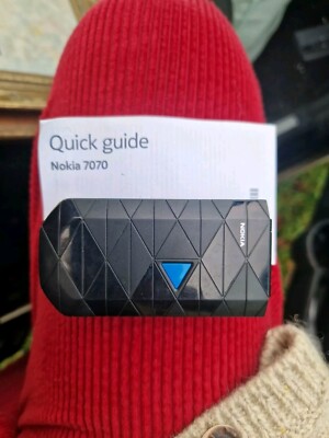 Nokia 7070 Prism 2G GSM 900/1800 Flip Phone - blau