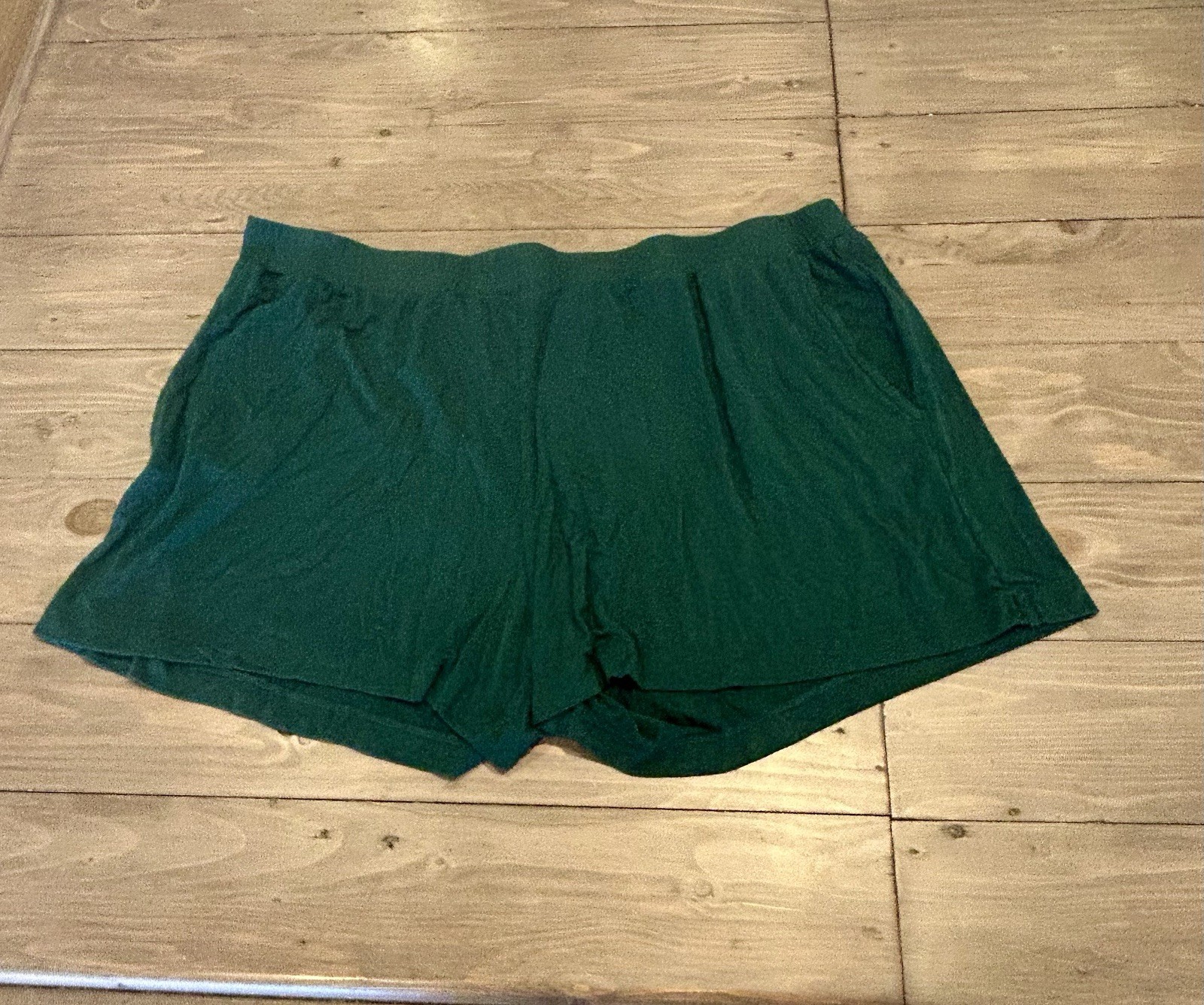 Amazon Essentials Shorts, forest green, woman’s X… - image 5