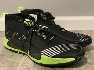 dame 5 star wars lightsaber green