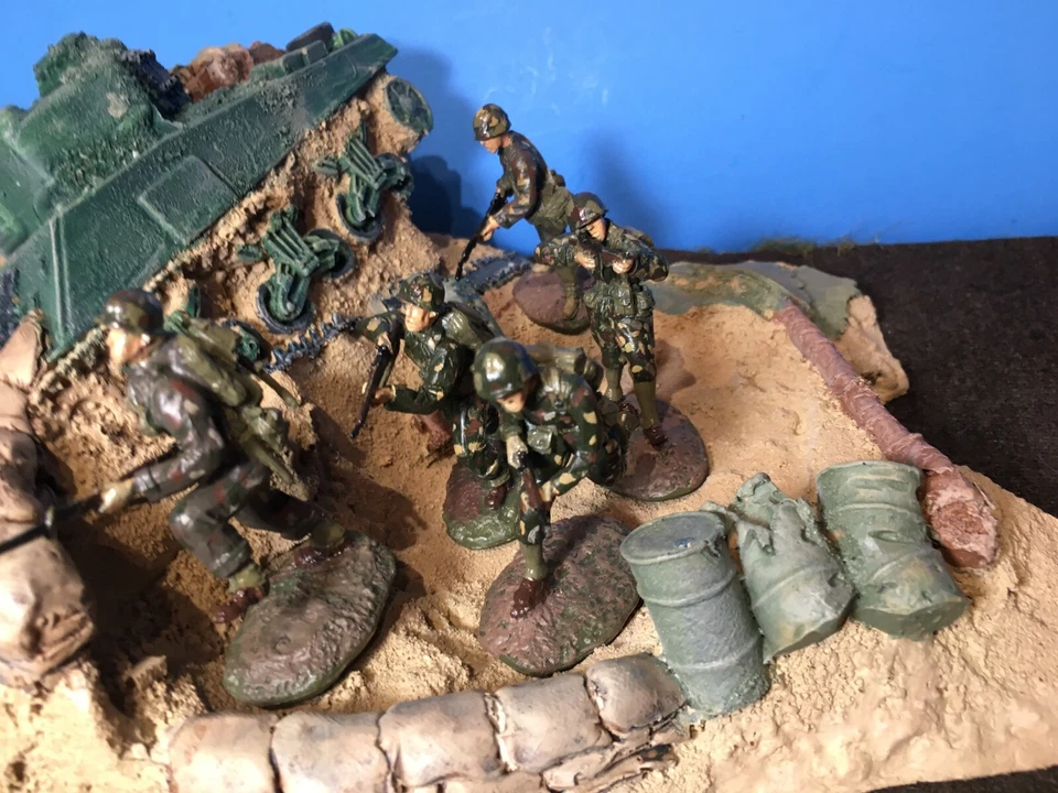 Sherman USMC M-4 Tank Diorama with Six 1/32 Pacific Theater  U.S. Marines WWII  - Image 2 of 4