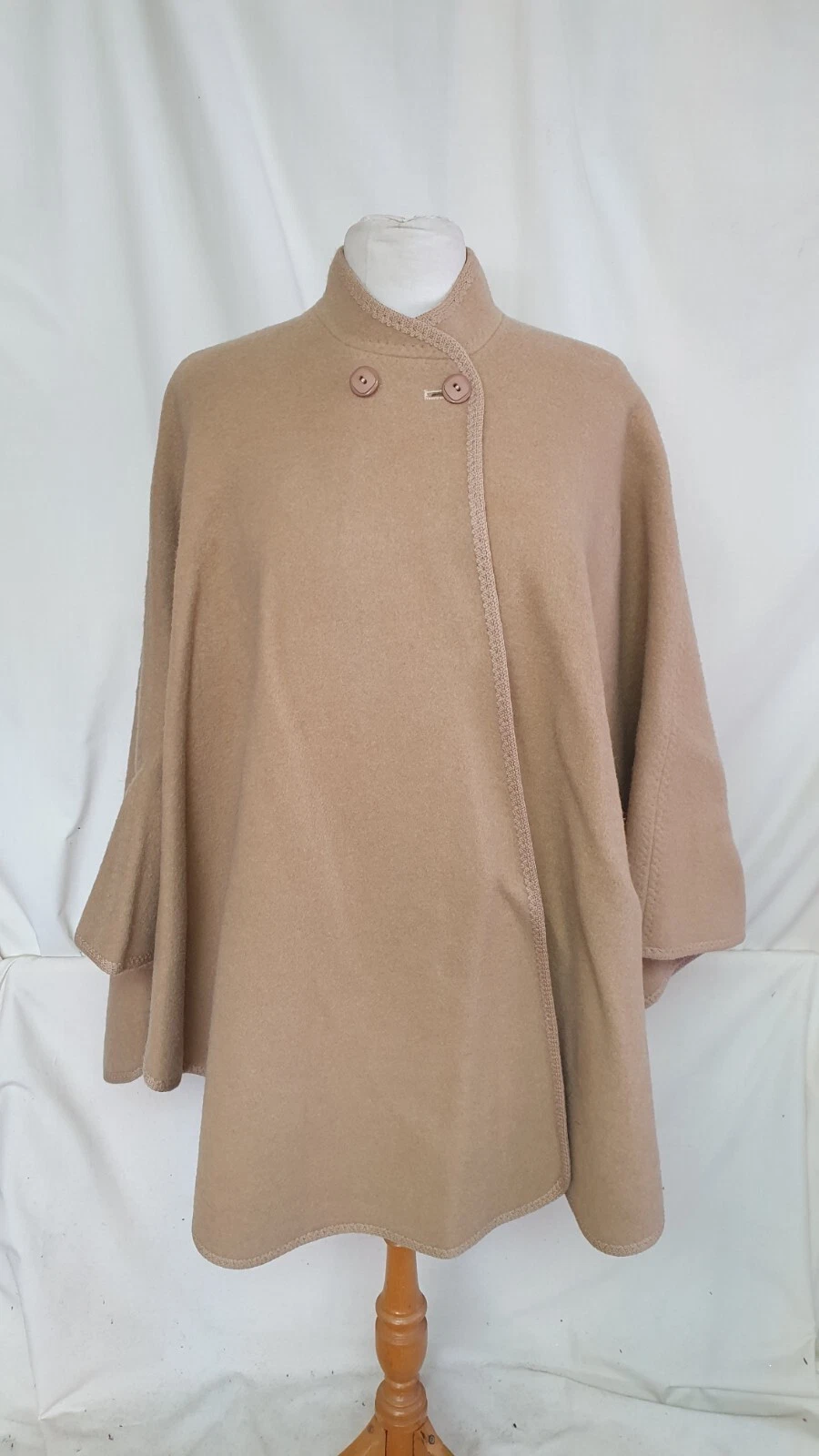 Ladies Poncho, Toteme style, One size, Beige, Wool/Llama, 33" length, 5053