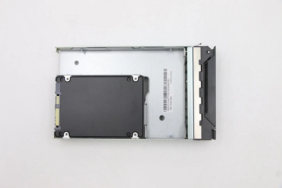 Lenovo 00PH878 4XB0K12407 ThinkServer SAS 800GB 12Gb/s 2.5" in 3.5'' Tray SSD - Image 2 of 4