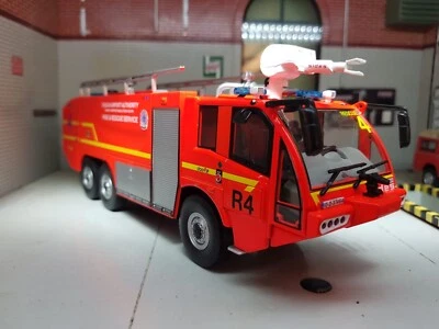 DEAGOSTINI 1:43 Fire Engine Airport Sentinel 6x6 S3X Sides IXO Diecast Dublin 2012