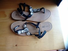 ladies size 7 flat sandals flip flop style with chunky style fake jewels