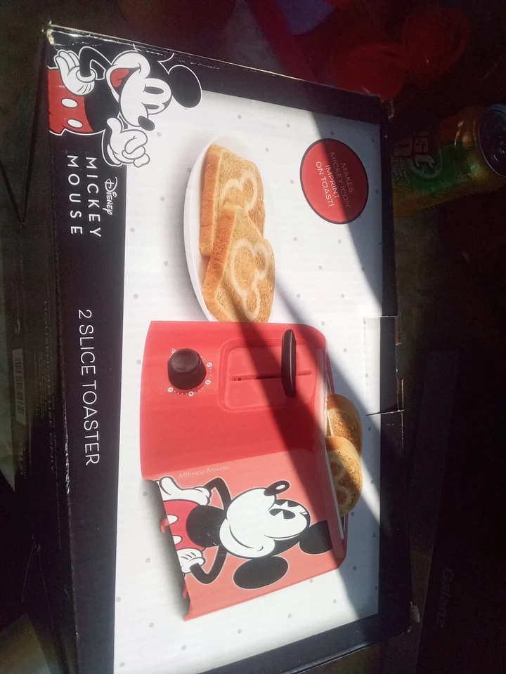 Tostadora Disney Mickey Mouse 2 rebanadas impresiones rojas Mickey Head tostadas marcas seleccionadas Foto 2 de 2