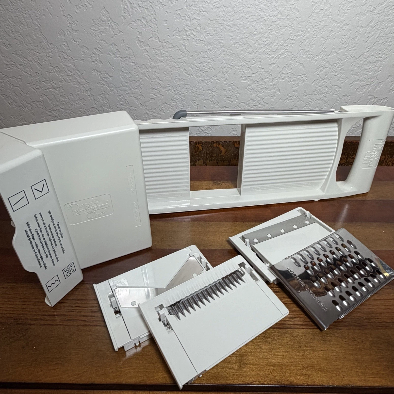 Pampered Chef Ultimate Mandoline Slicer & Grater 4 Blade Set w Storage 1087