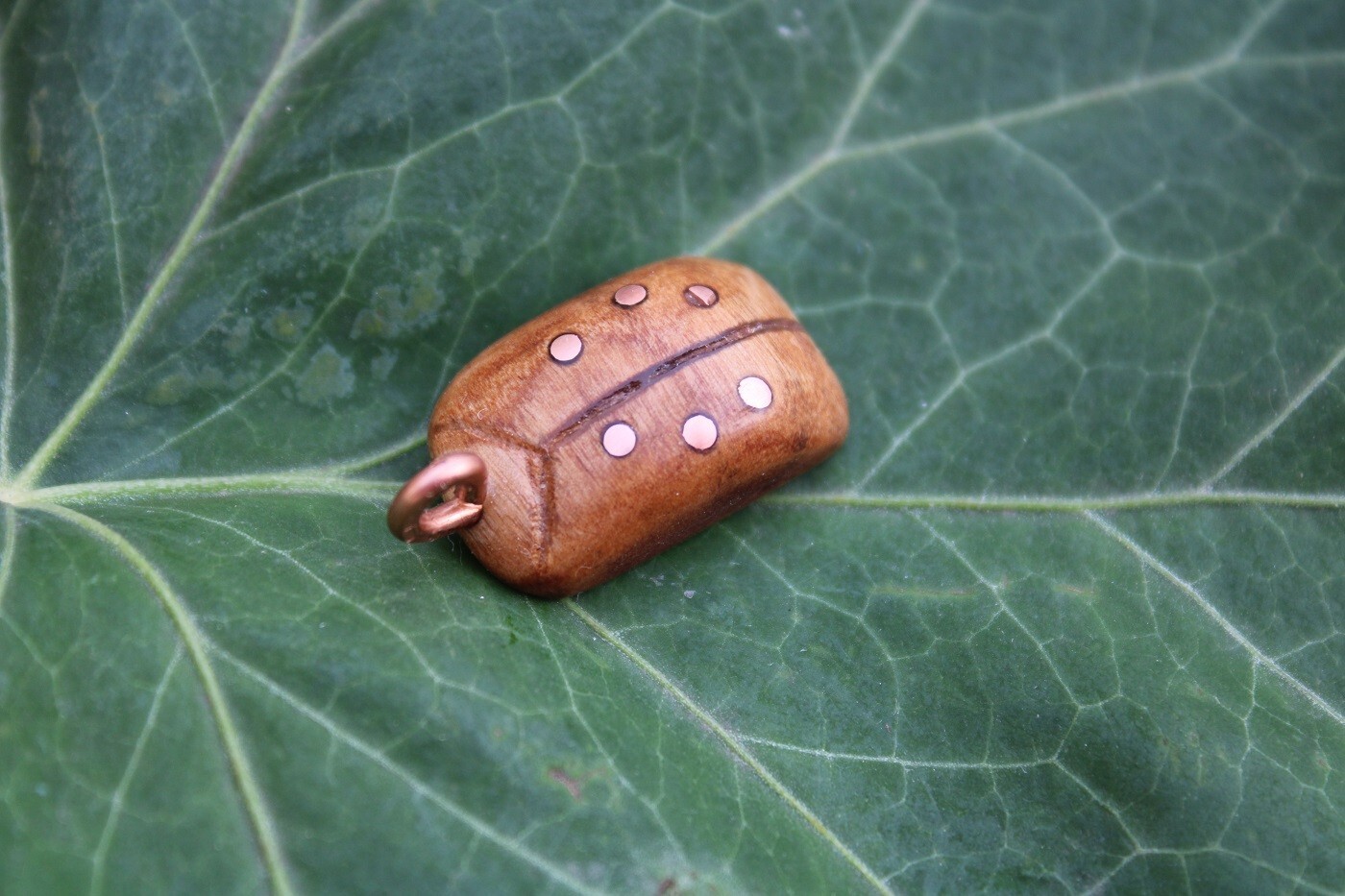 Pendentif cerise porte-bonheur en émail rouge fait main par KOALA SHOP