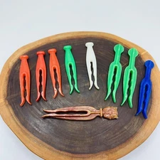 Vintage 50s Plastic Clothes Pins Kordite Mastro Rogers Clean Grip MCM 9 Pins