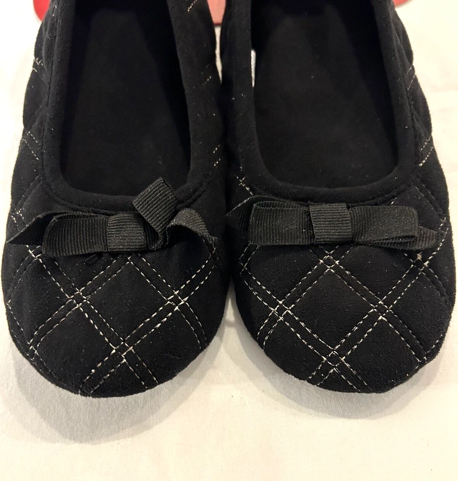 Zapatilla bailarina Isotoner para mujer de felpa negra con lazo 5-6 con costuras doradas Foto 3 de 4