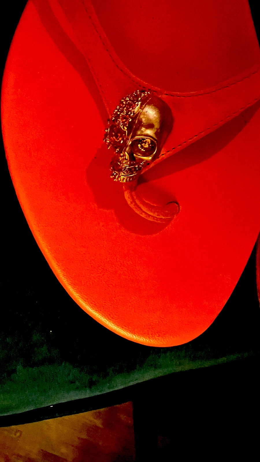 Sandalo perizoma oraccio Alexander McQueen taglia 8 con teschi oro favoloso in ottime condizioni!!