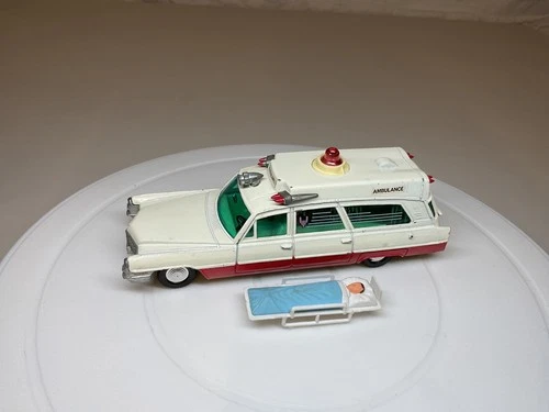 DINKY TOYS #267 vintage CADILLAC SUPERIOR RESCUER AMBULANCE @1967