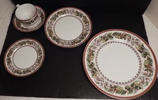 Beautiful Spode Christmas Rose 5 Piece Place Setting Bone China Made in England