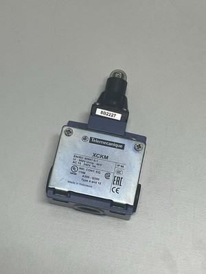 Telemecanique / Limit Switch / XCKM102 / ZCK-D02