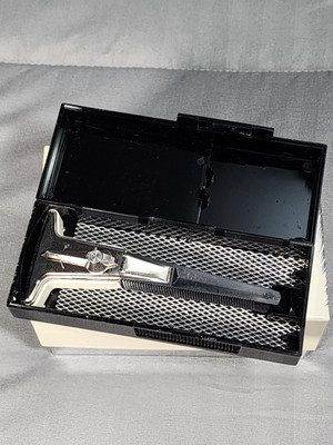 VINTAGE GILLETTE TECHMATIC RAZOR IN BOX