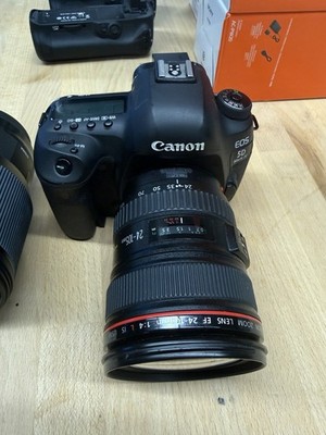 Canon EOS 5D Mark IV DSLR 30.4MP w/ EF 24-105mm f/4L IS USM Wi-Fi