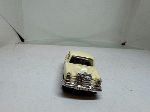 Triang Minic Motorways M1556 Mercedes-Benz 220S Saloon Ivory Boxed - Picture 9 of 13