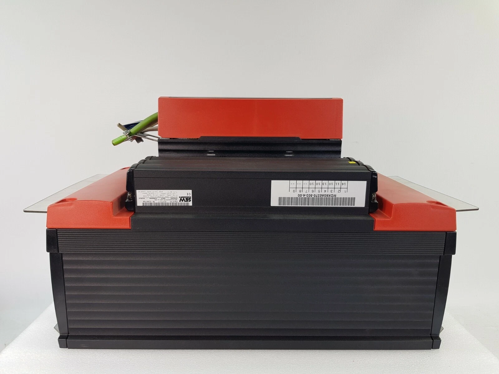 Side view of the SEW MOVIDRIVE 37 kW inverter with its heat sink