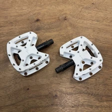 Specialized Lo Pro Mag II Platform Pedals Magnesium MTB Flats 9/16” White