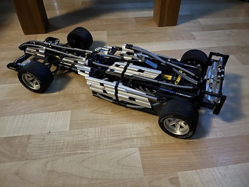 Lego Technic Racer 8458 Silver Champion F1 1:8 & 8674 Ferrari F1 1:8 - Picture 10 of 11