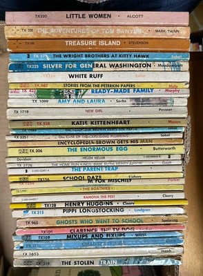Lot of 30 Vintage Scholastic PB Chapter Books 1960s 1970s SBS TX