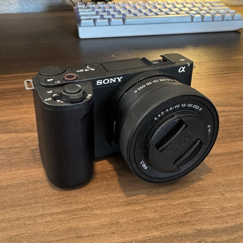 Sony ZV-E10 APS-C Mirrorless Bundle 16-50mm + Yongnuo 11mm f/1.8 + Remote