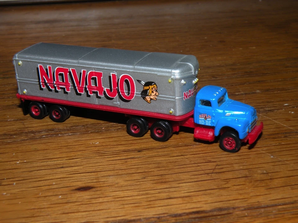 Mini Metals HO Scale Navajo IH R-190 Semi-Tractor/32' Trailer Set #31133 1950's - Image 2 of 4