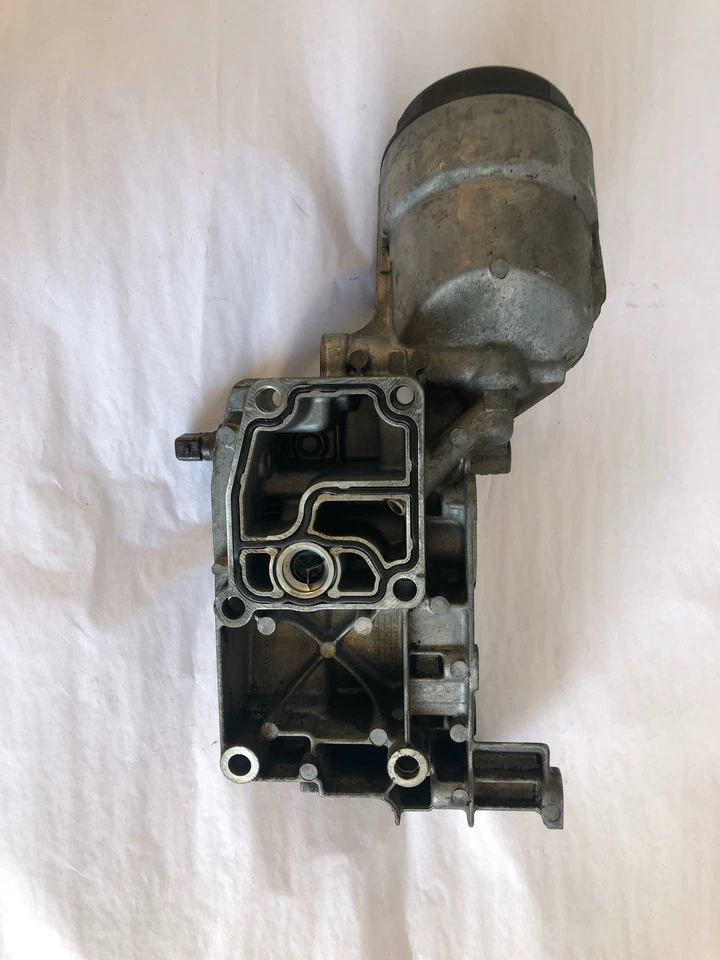 1997 - 1998 BMW 528I conjunto de carcaça de filtro de óleo 2.8L 6 cilindros A/T sedã  - Imagem 2 de 4