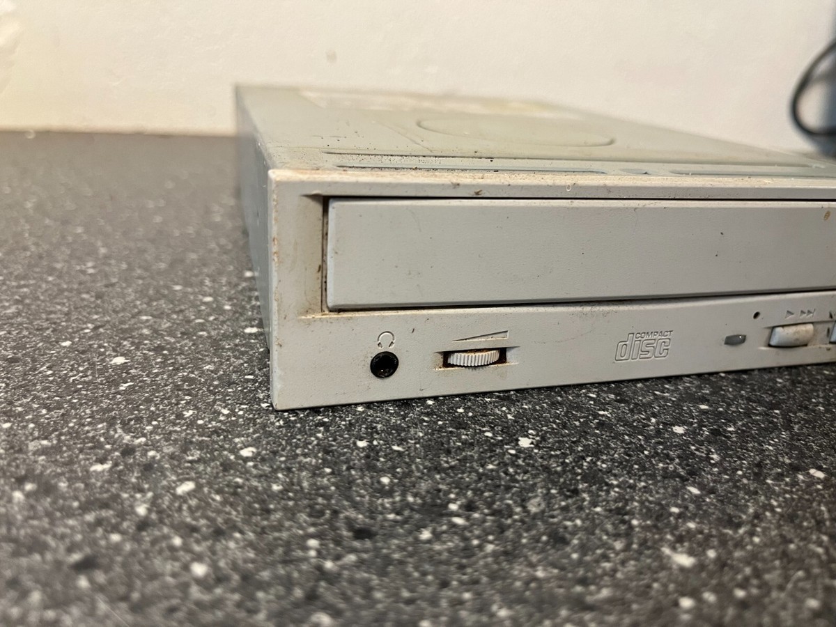 GoldStar DRD-8400B 40X CD-ROM IDE Drive Vintage 1999 Fast Optical
