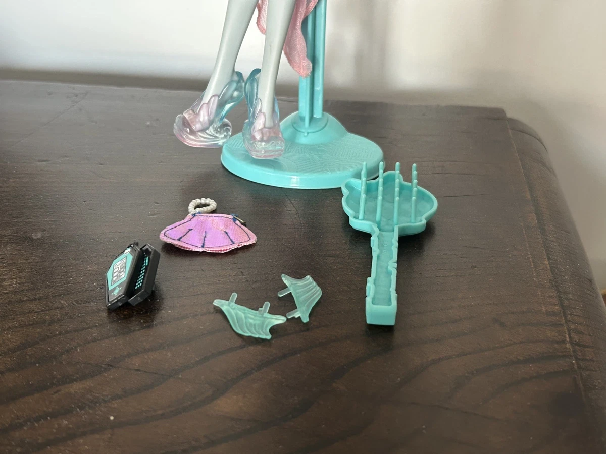 Monster High Lagoona Blue Dawn of the Dance G1 2011 Complete Doll W2145