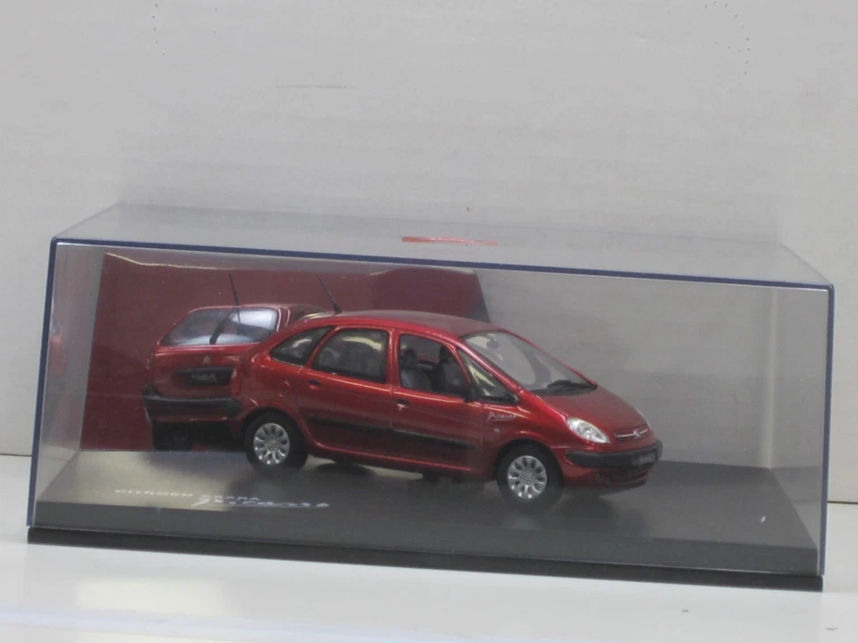 Citroen Xsara Picasso in rotmetallic Citroen-Box Norev 1:43 - Bild 3 von 4