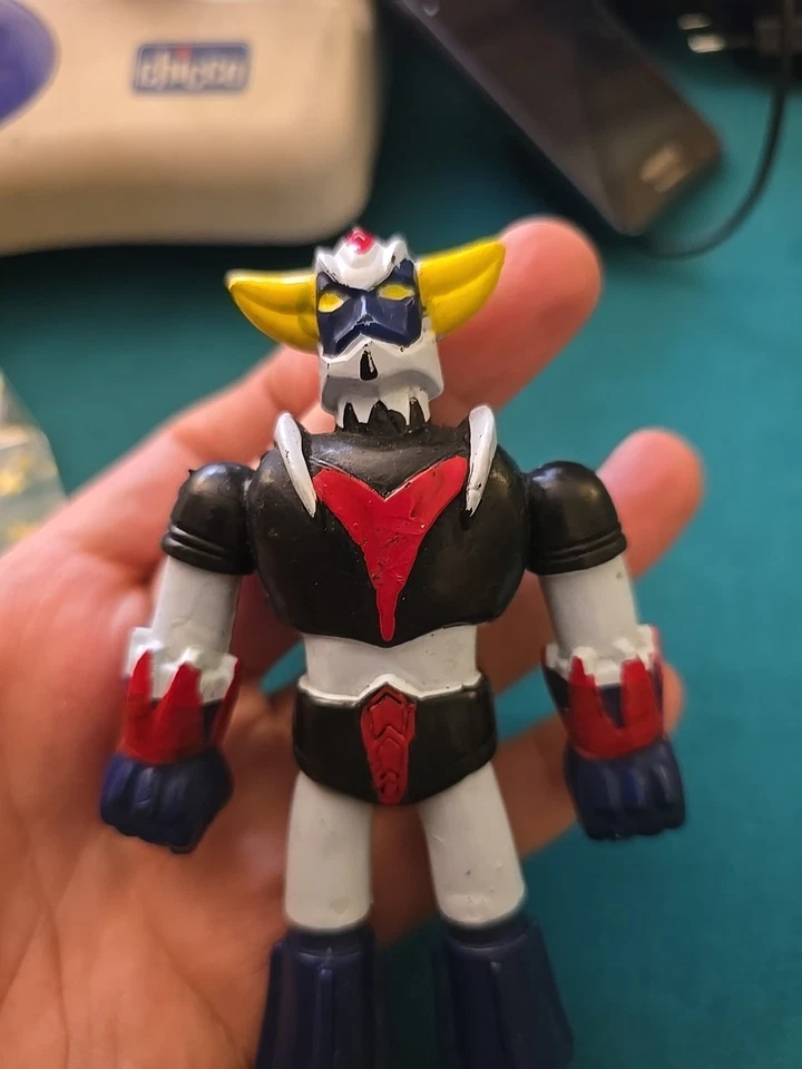 Robot in gomma Goldrake Toei Dynamic Pictural 1978 misura 14 cm - Goldorak  - Immagine 2 di 3