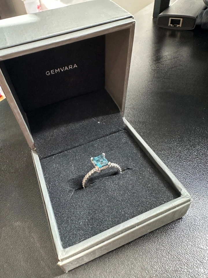 Anillo de diamantes con piedras preciosas de oro blanco de 14 k topacio azul de Londres Foto 4 de 4