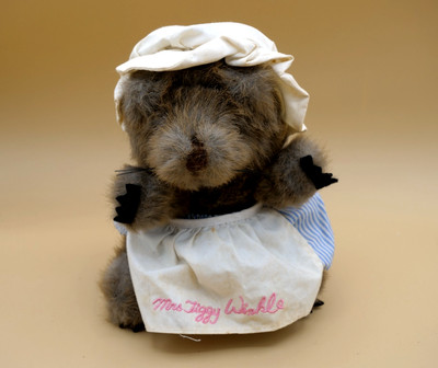 Vintage Mrs. Tiggy-Winkle Frederick Warne Eden Toys Plush Stuffed Animal 7''
